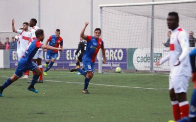 El Langreo gana con solvencia al Sanse y sale del descenso