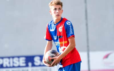 Golpe sobre la mesa del juvenil “B”