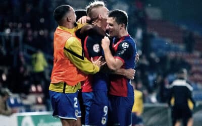 El UP Langreo se engancha al playoff con la primera victoria del año