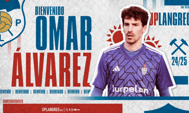 Omar Álvarez, desborde para el ataque del UP Langreo